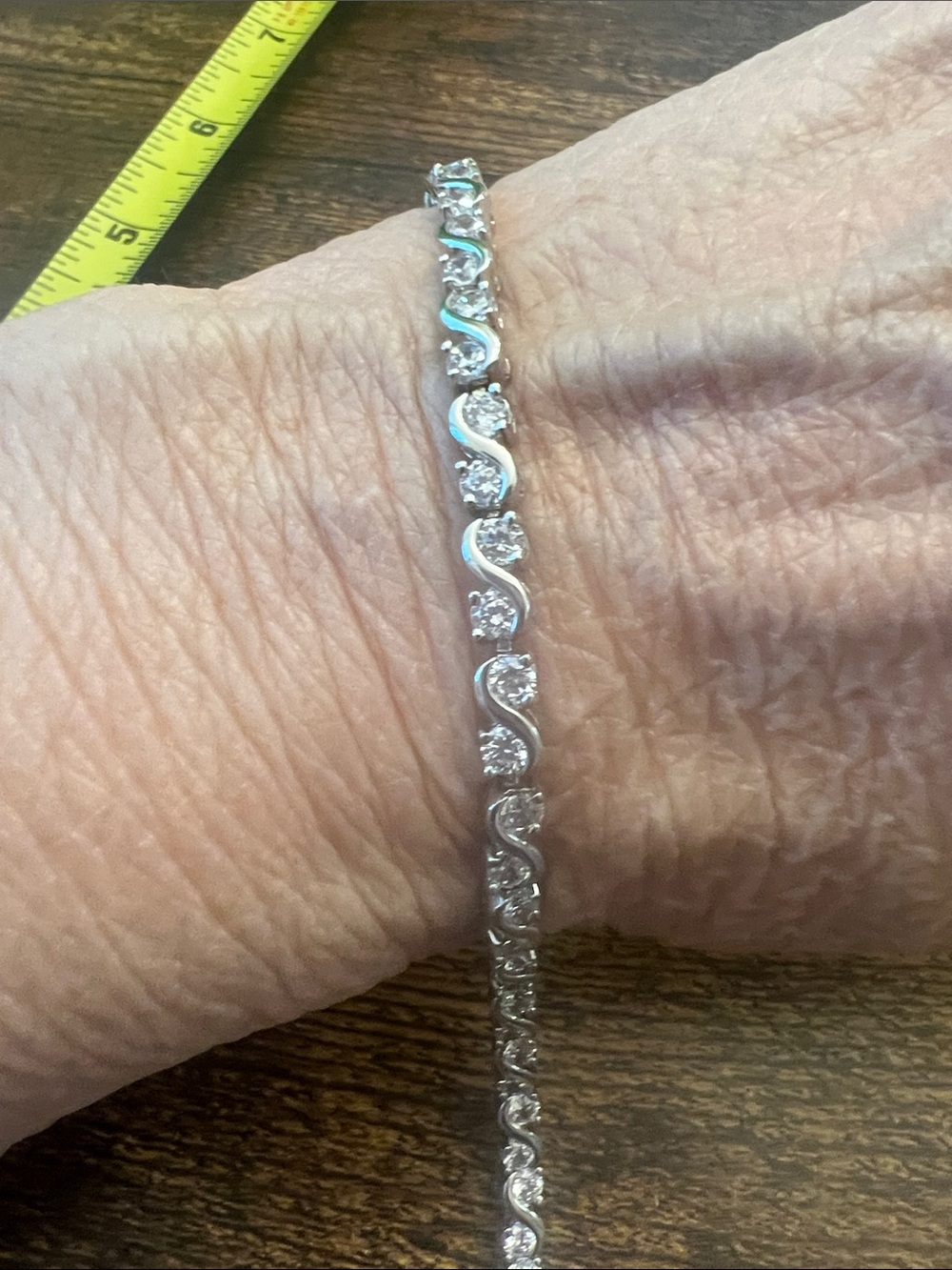 Silver Crystal Wave Tennis Bracelet - Elegant Women's Bracelet